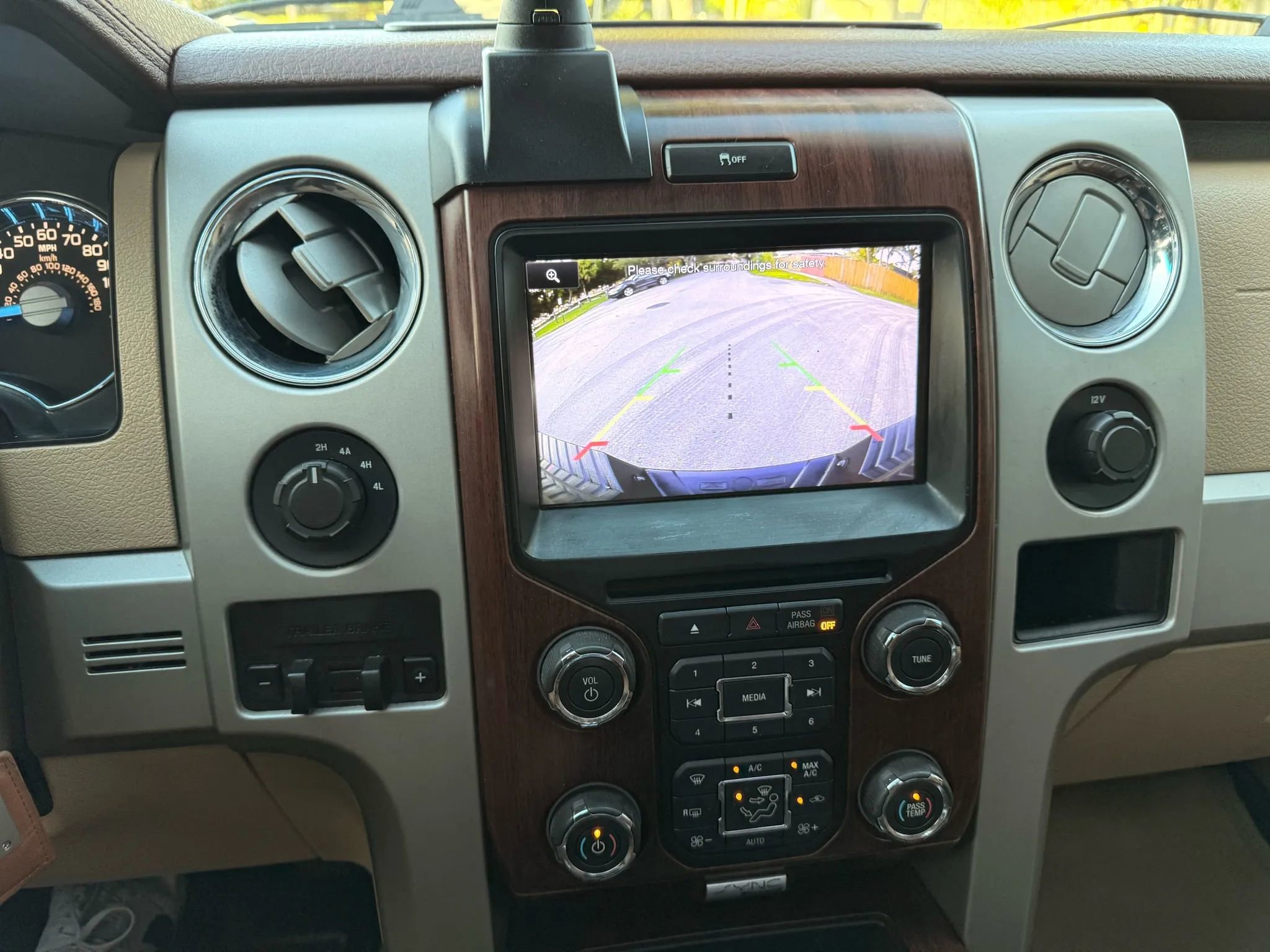 Used 2013 Ford F150 King Ranch w/ King Ranch Luxury Pkg image 21