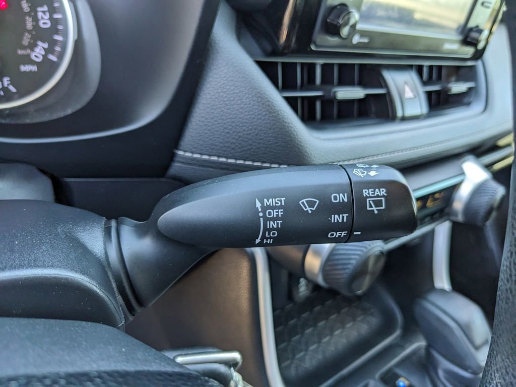 Used 2020 Toyota RAV4 LE image 33