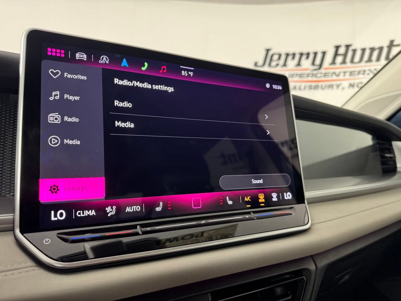 Used 2025 Volkswagen Tiguan SE w/ Panoramic Sunroof Package AWD/4WD image 24