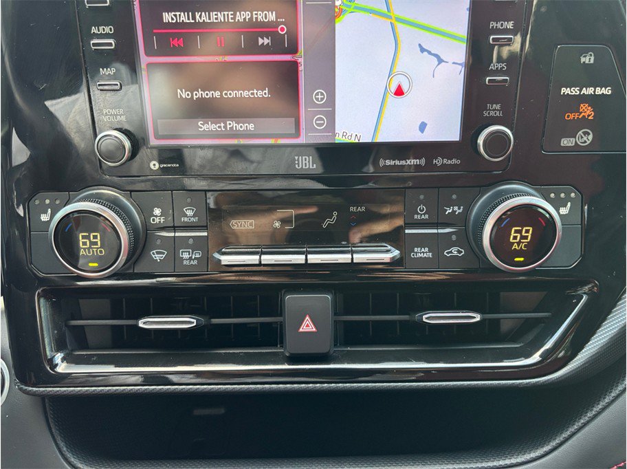 Used 2021 Toyota Highlander XSE FWD image 29