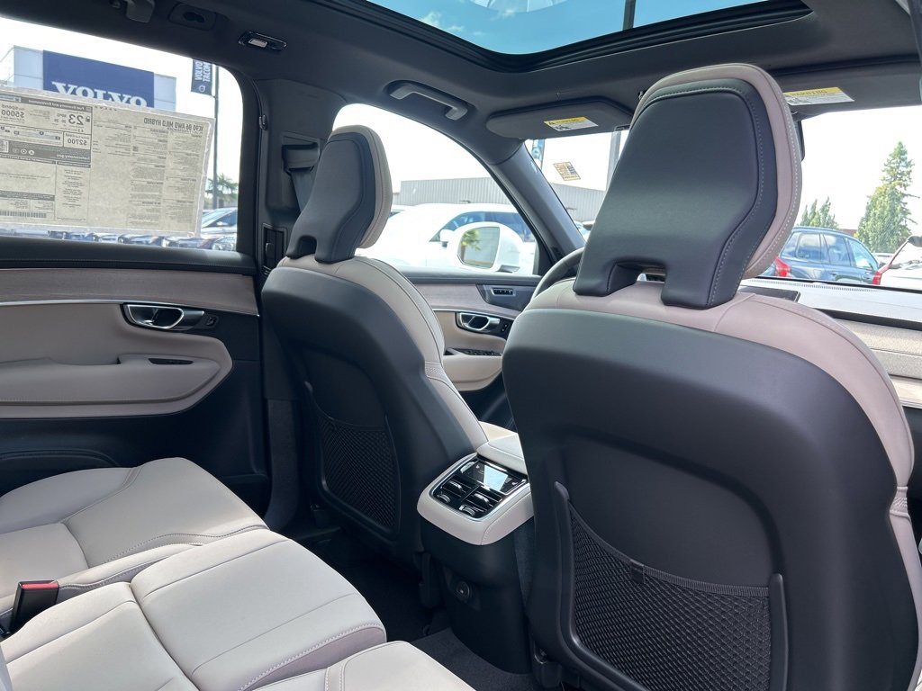 New 2026 Volvo XC90 B6 Plus w/ Protection Package Premier image 8