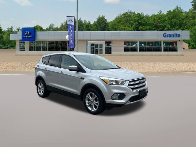 Used 2017 Ford Escape SE w/ SE Cold Weather Package AWD/4WD image 4