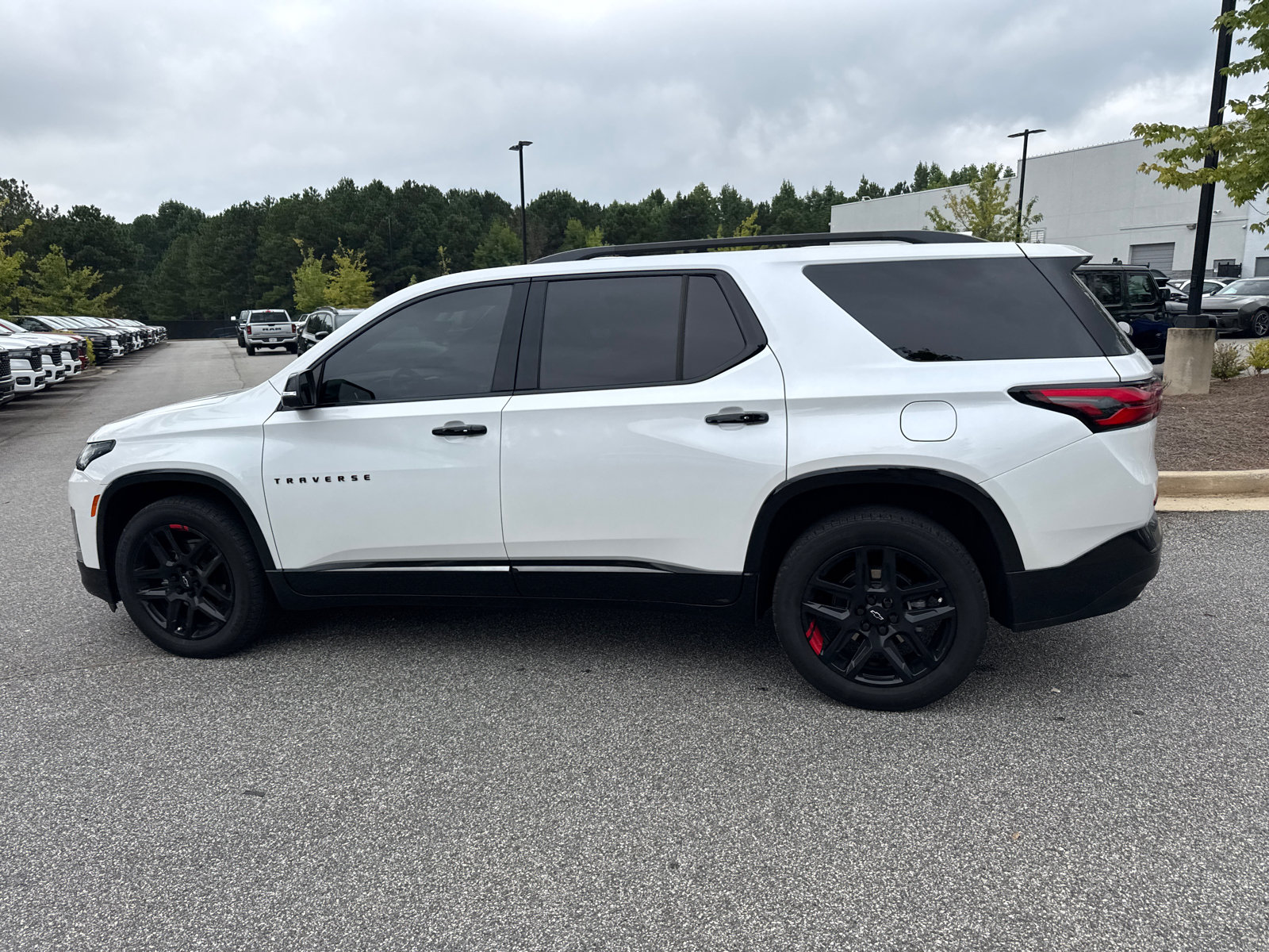 Used 2022 Chevrolet Traverse Premier w/ Redline Edition FWD image 11