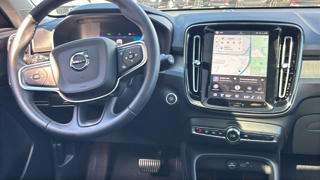 Certified 2024 Volvo XC40 B5 Plus w/ Climate Package AWD/4WD image 8