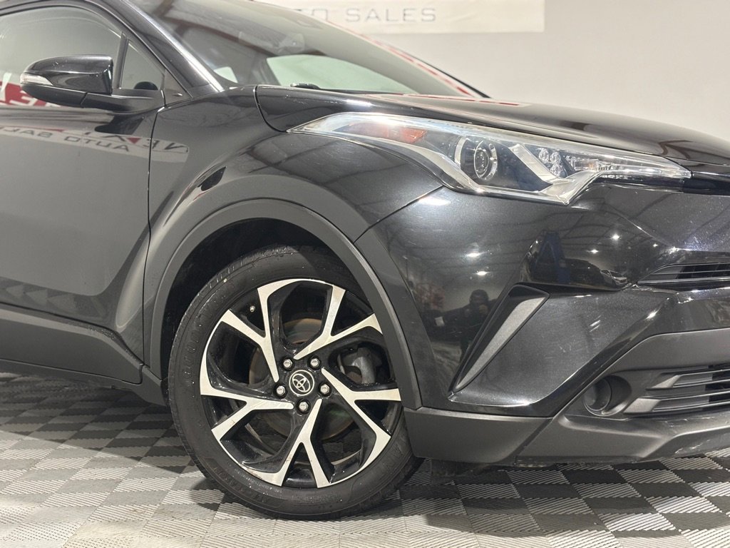 Used 2018 Toyota C-HR XLE image 4