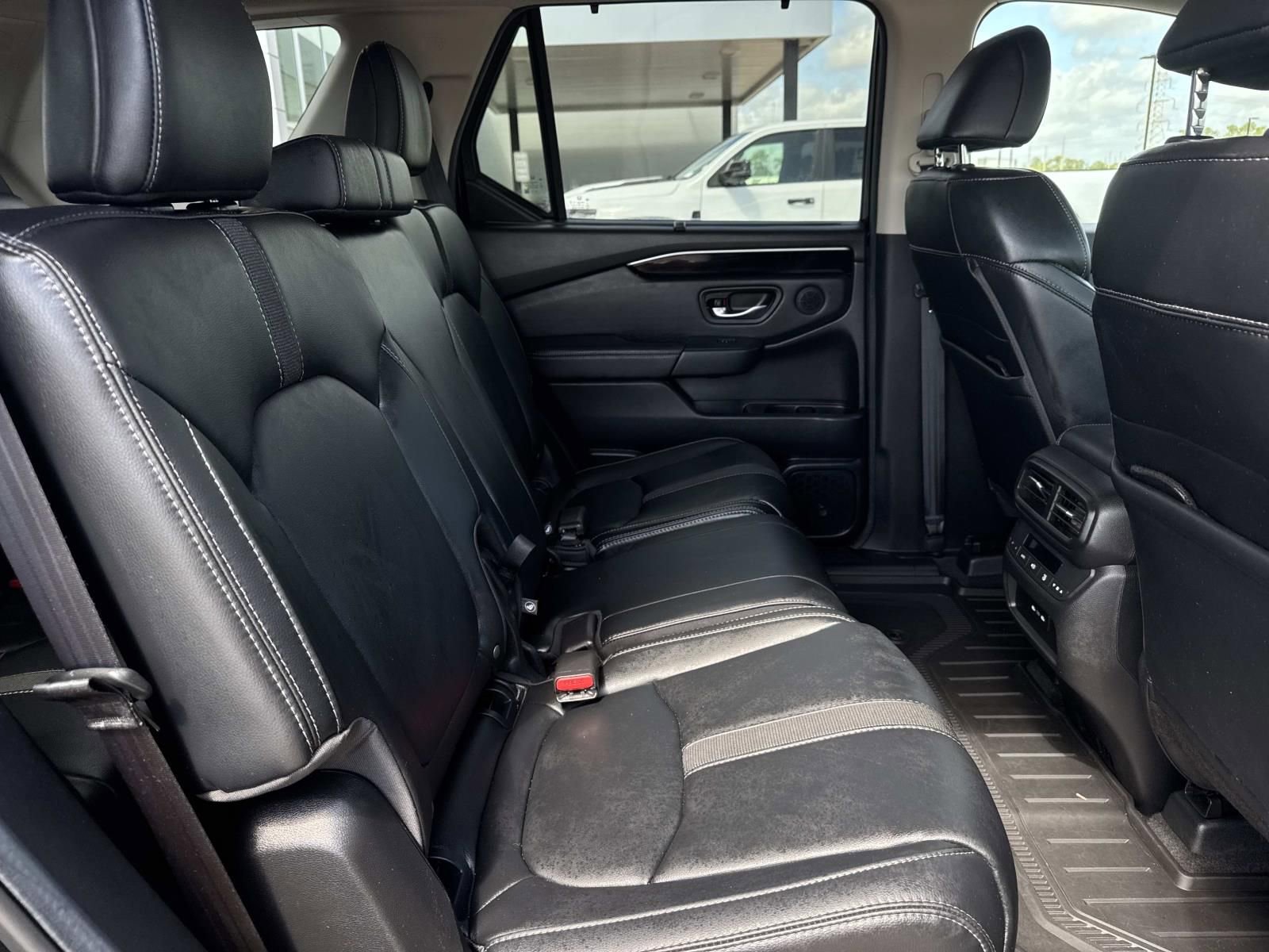 Used 2025 Honda Pilot EX-L image 10