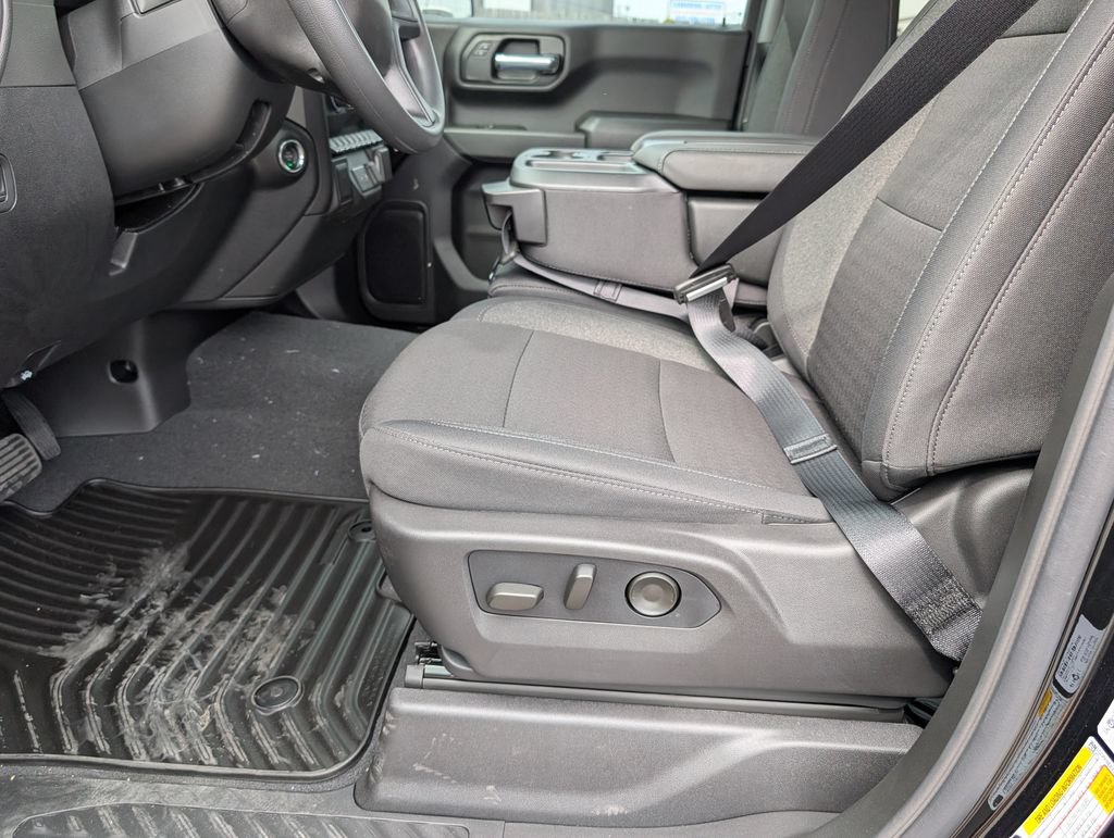 New 2026 Chevrolet Silverado 1500 Custom w/ LPO, Dark Essentials Package RWD image 9