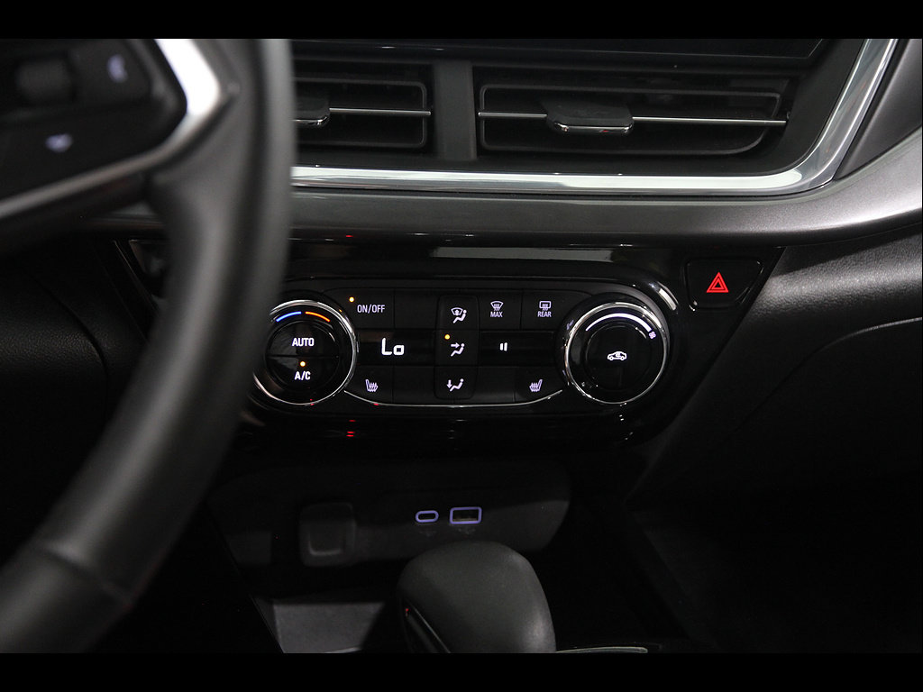Certified 2024 Chevrolet Trax ACTIV FWD image 14
