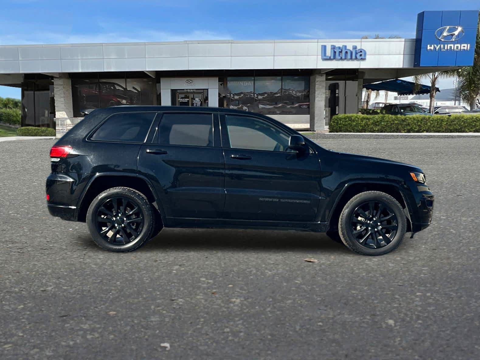 Used 2017 Jeep Grand Cherokee Altitude AWD/4WD image 9