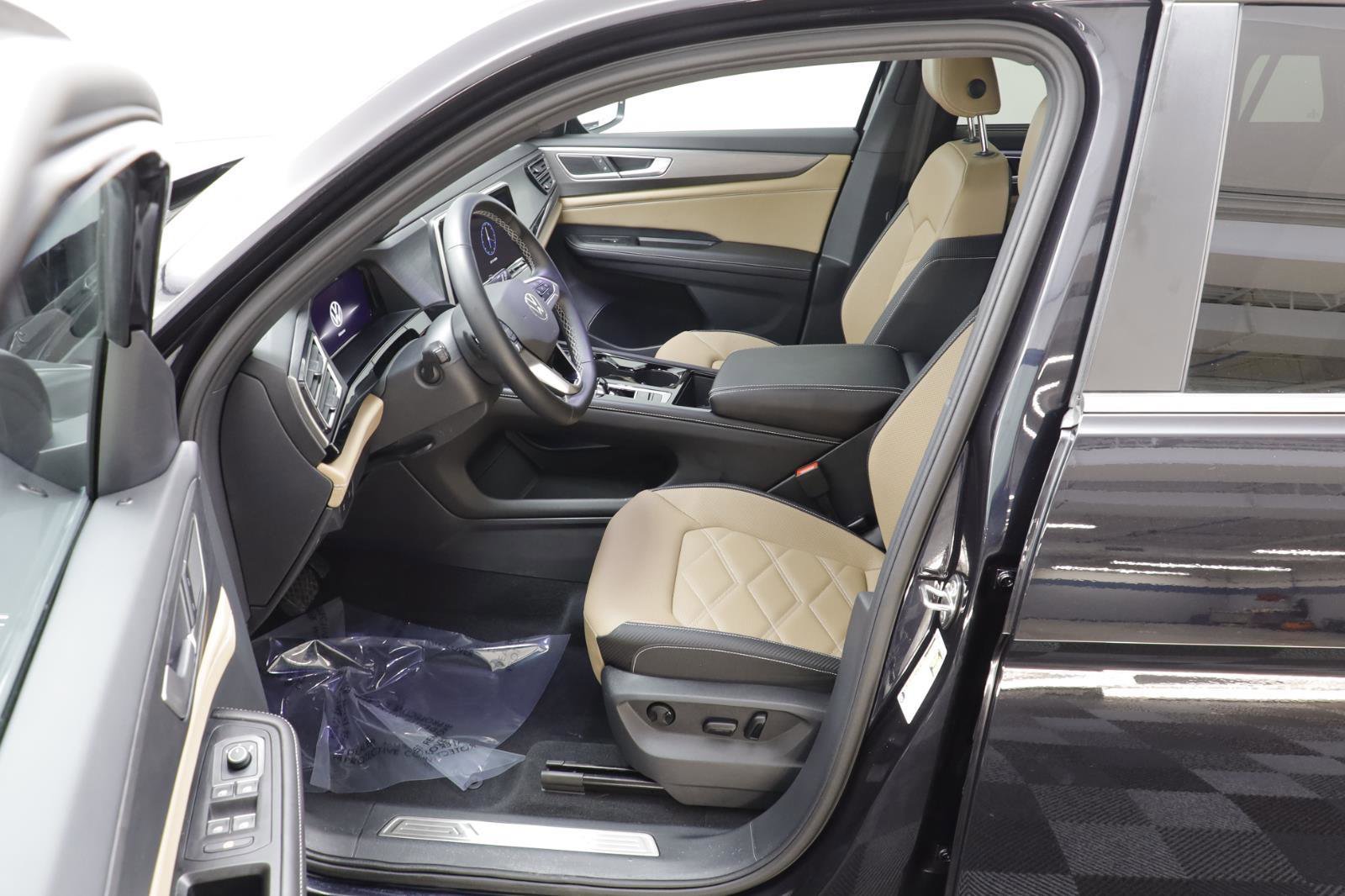 Used 2025 Volkswagen Atlas Cross Sport SE image 6