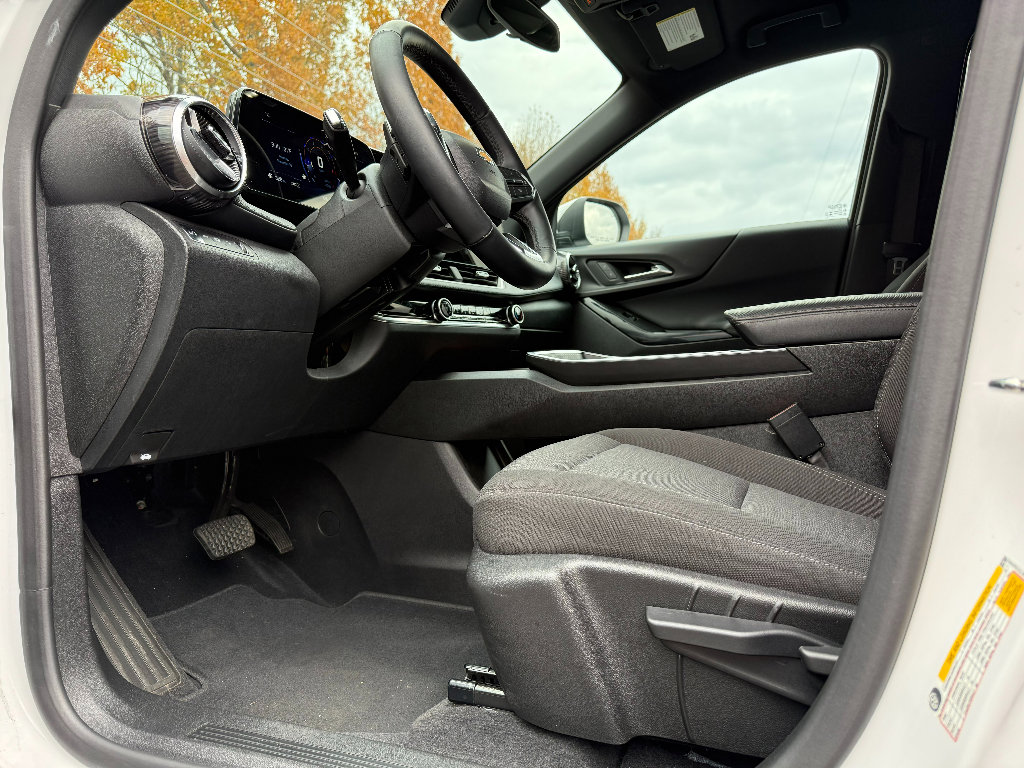 Used 2025 Chevrolet Equinox LT image 18