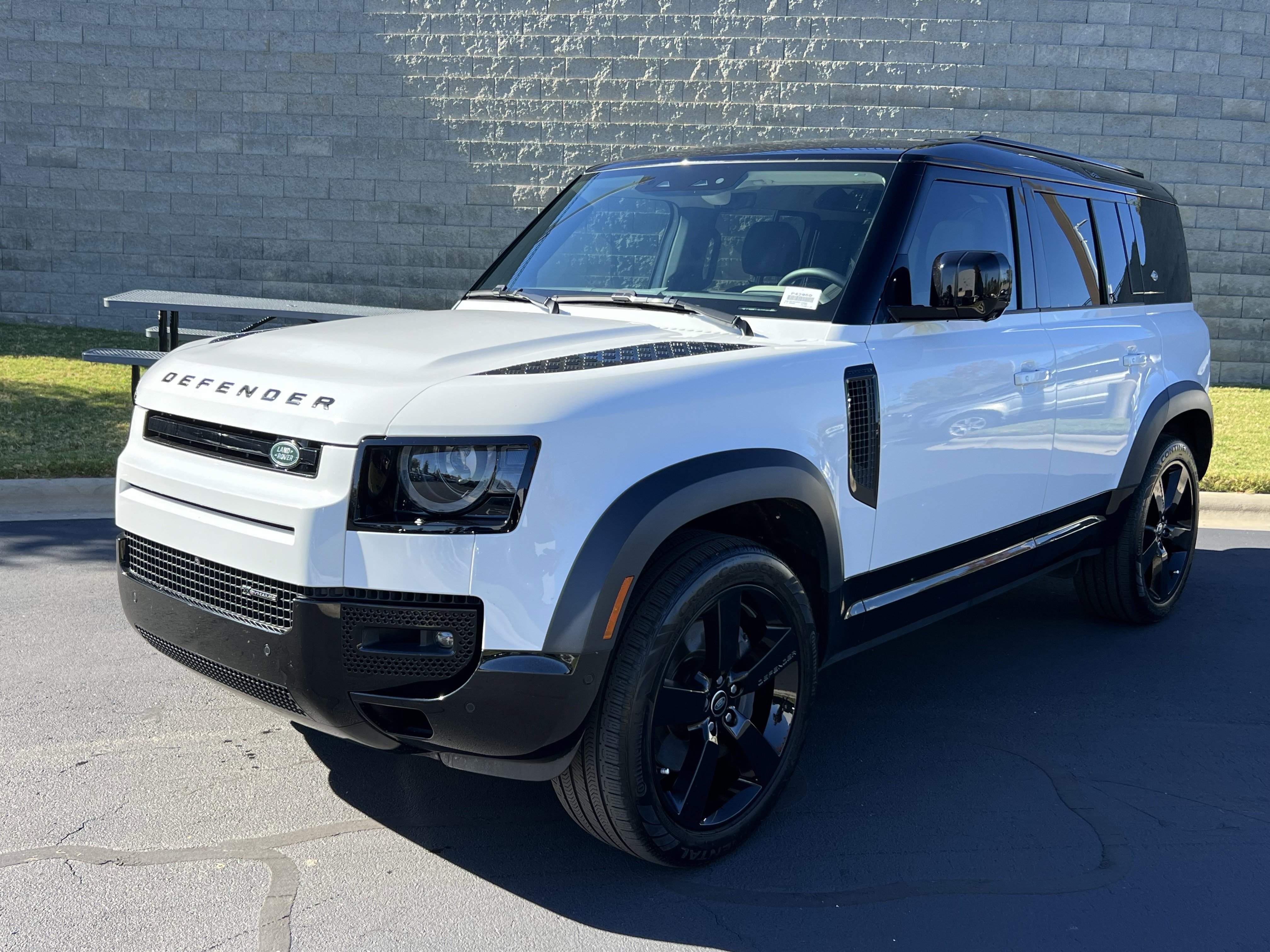 Used 2023 Land Rover Defender 110 X-Dynamic SE image 1