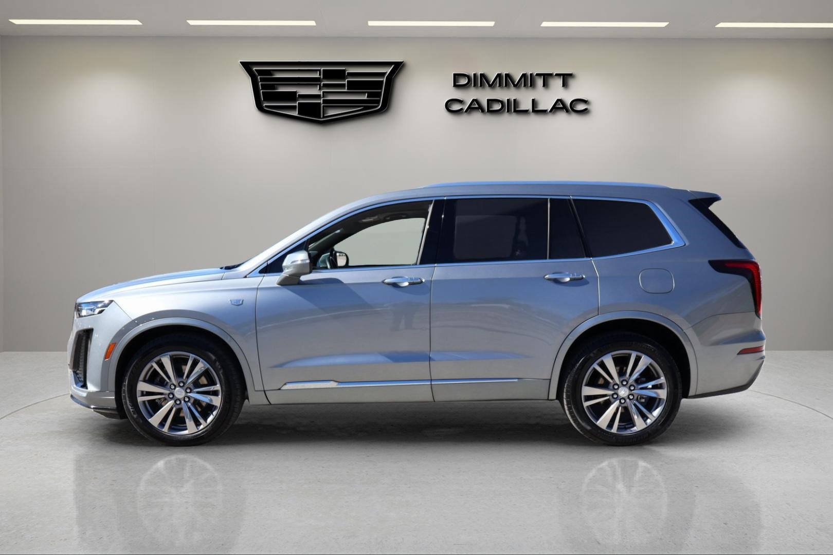 Certified 2025 Cadillac XT6 Premium Luxury image 2