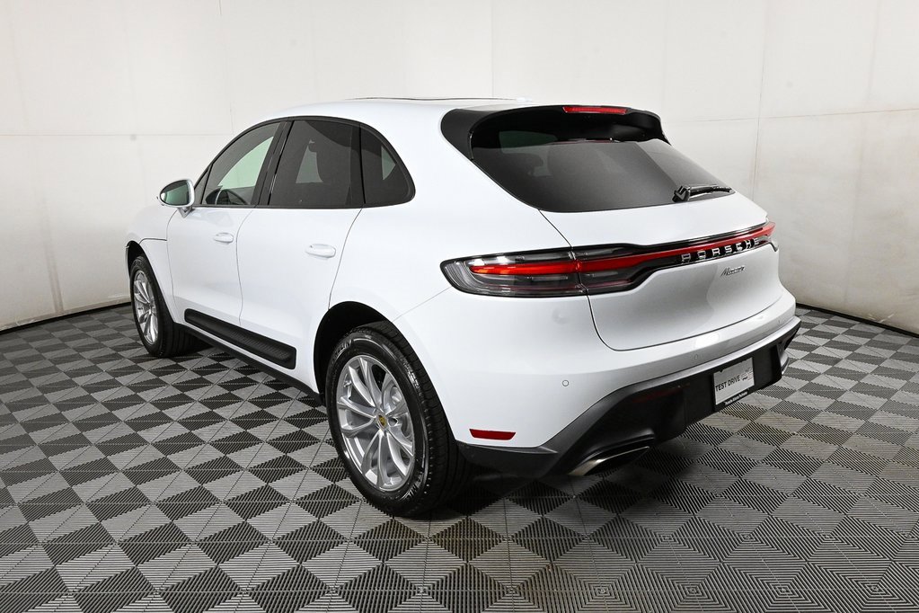 Certified 2025 Porsche Macan image 3