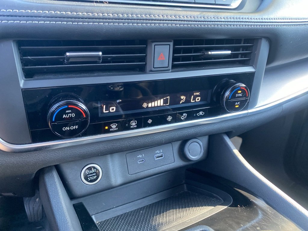 Used 2023 Nissan Rogue SV image 19