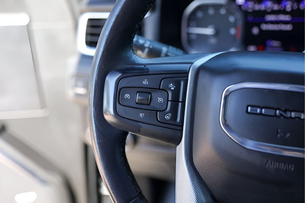 Used 2021 GMC Yukon Denali RWD image 16