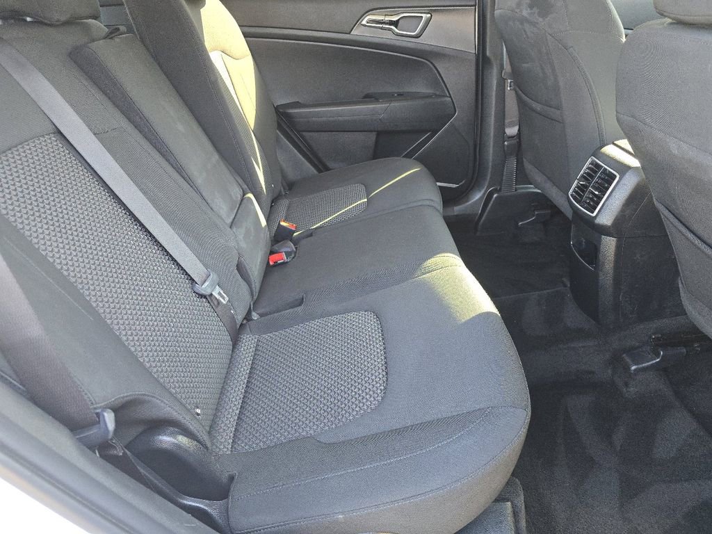Used 2023 Kia Sportage LX image 16