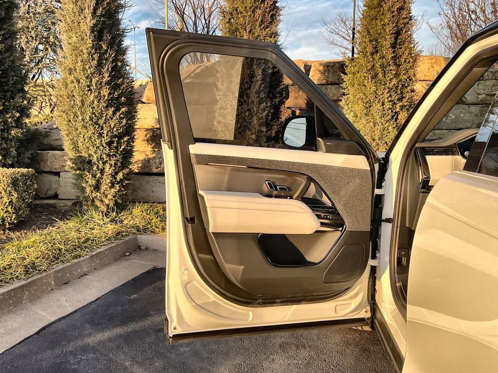 Used 2026 Land Rover Range Rover Sport SE image 17