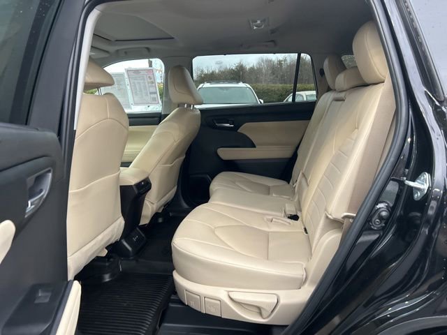Used 2024 Toyota Highlander XLE image 14