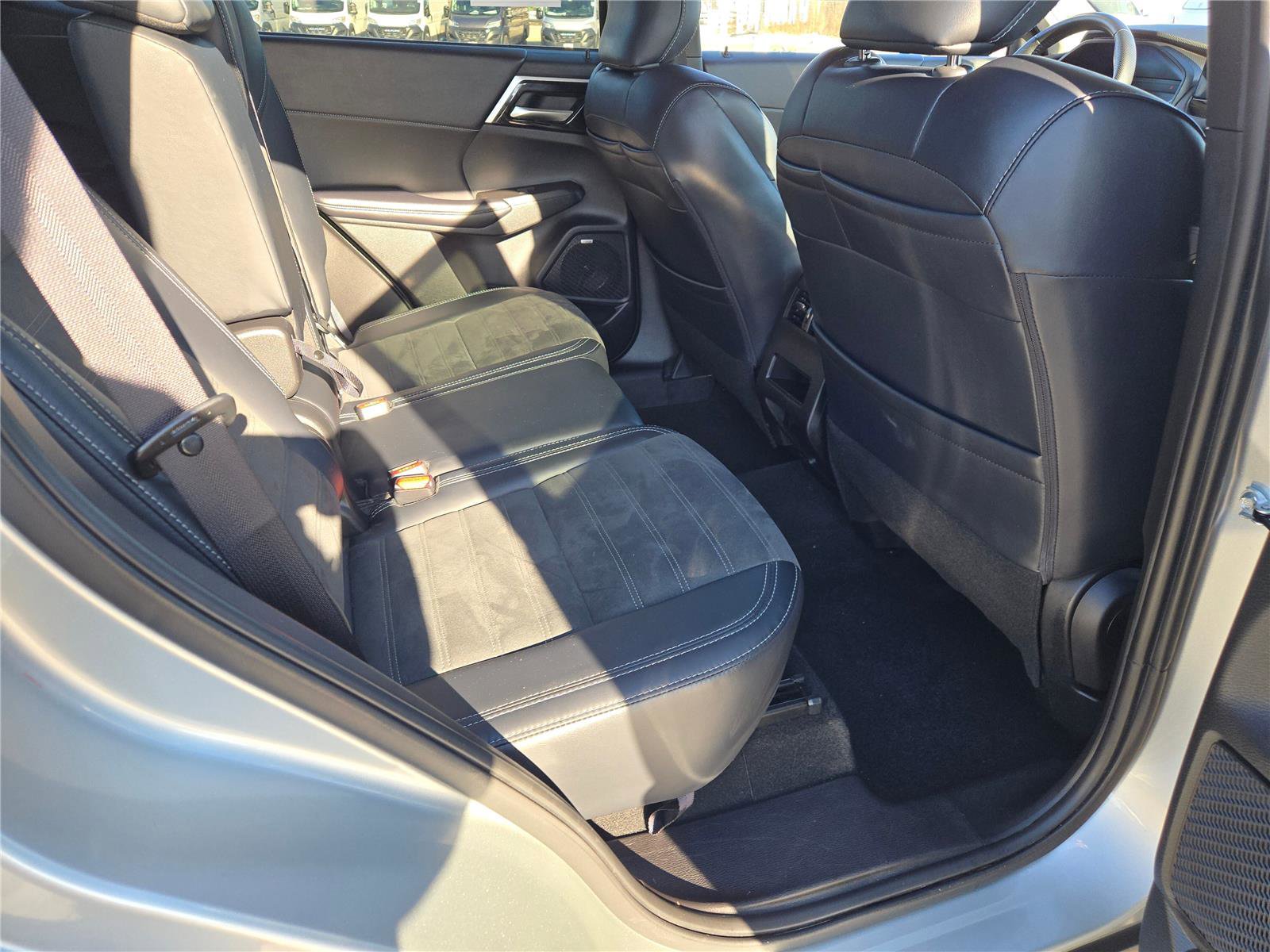 Used 2025 Mitsubishi Outlander SEL image 11