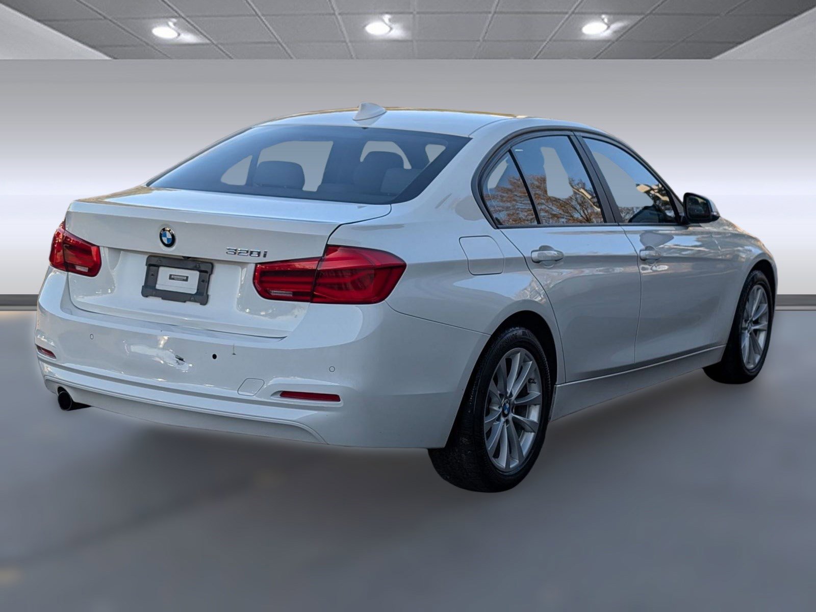 Used 2016 BMW 320i Sedan image 9