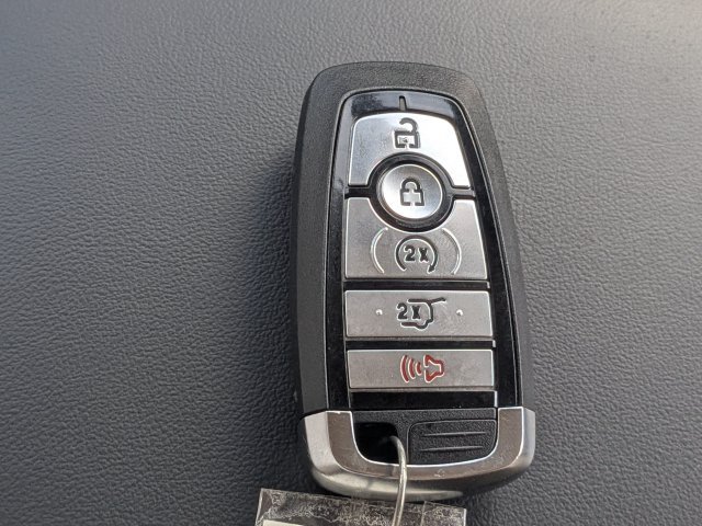 Used 2024 Ford Explorer Limited w/ Limited Technology Package RWD image 31