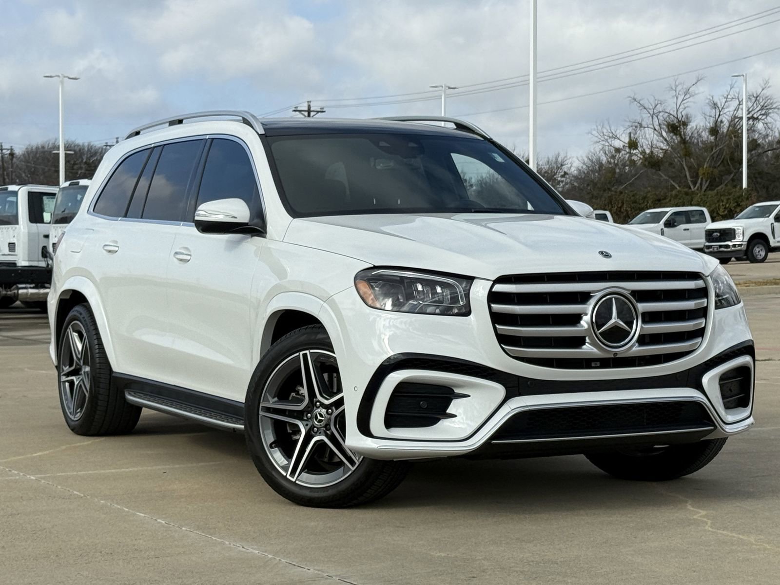 Used 2025 Mercedes-Benz GLS 450 4MATIC image 2