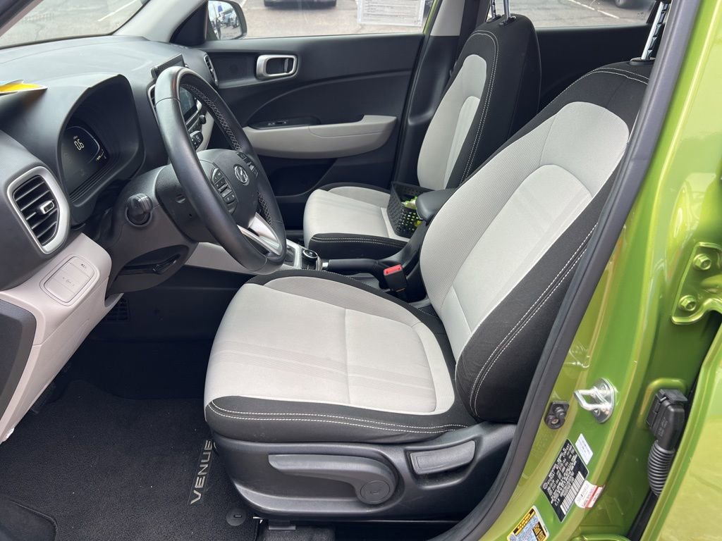 Used 2024 Hyundai Venue SEL image 23