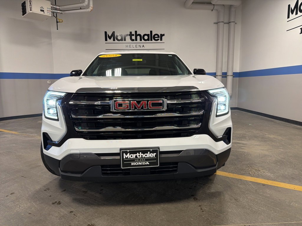 Used 2025 GMC Terrain Elevation image 2