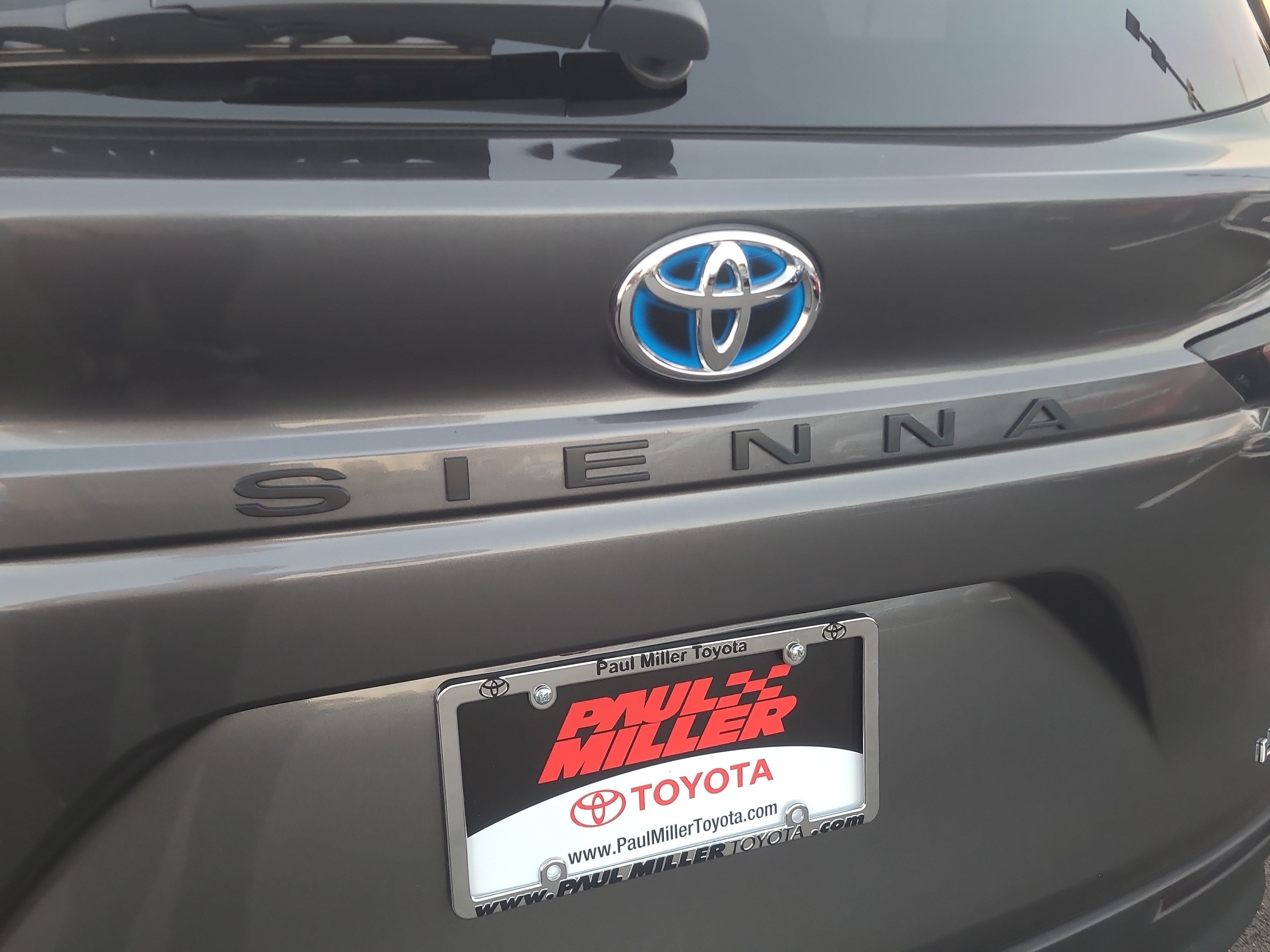 Certified 2025 Toyota Sienna LE FWD image 29