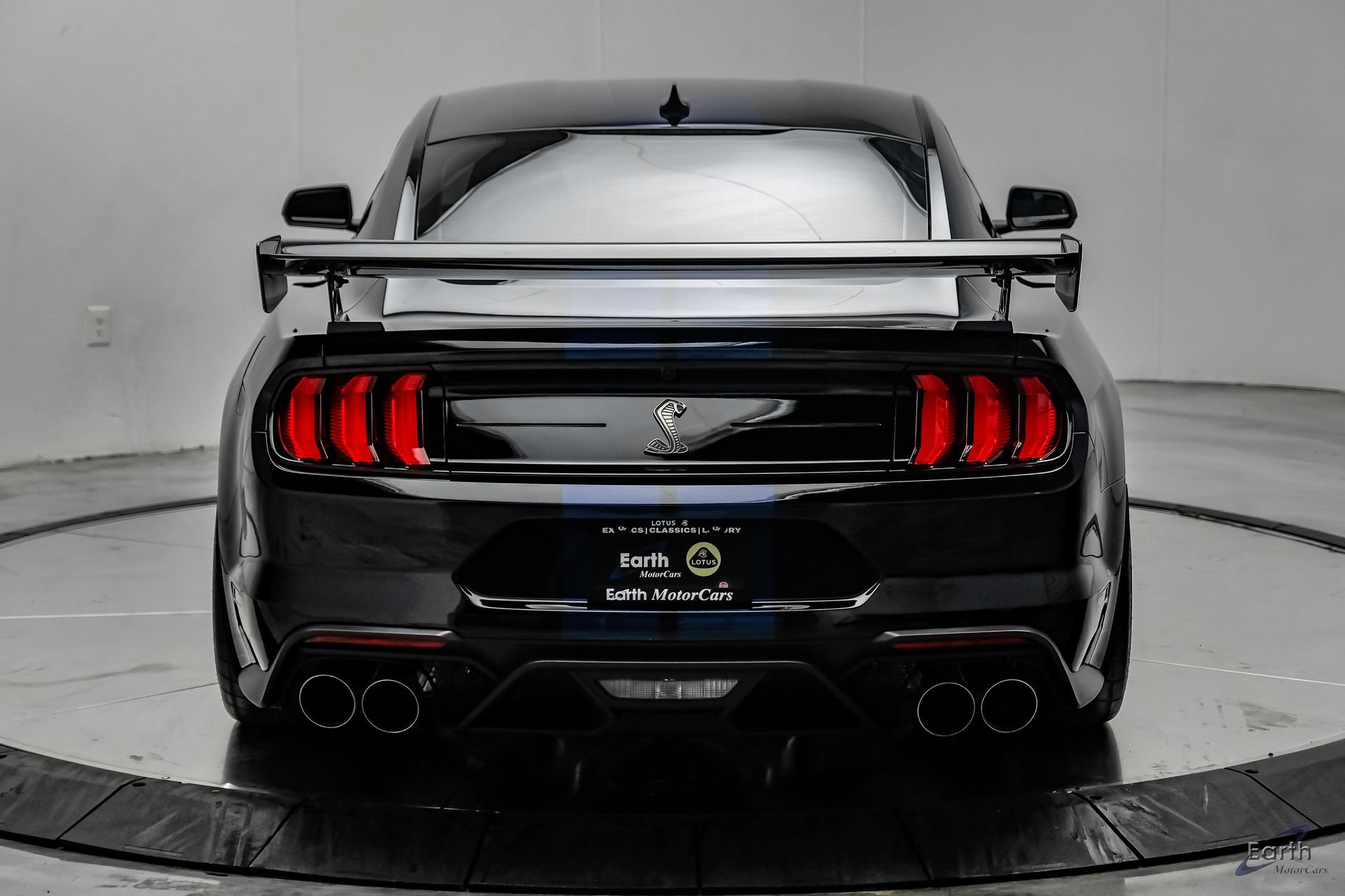 Used 2021 Ford Mustang Shelby GT500 w/ Carbon Fiber Track Pack RWD image 16