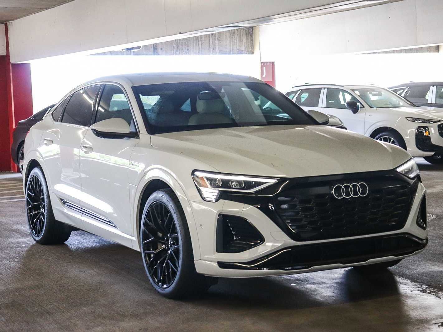 Used 2024 Audi Q8 e-tron Premium Plus AWD/4WD image 5