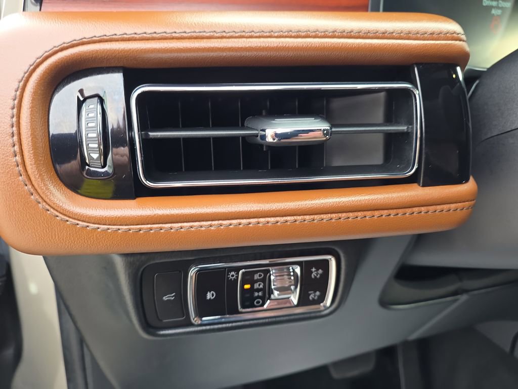 Used 2023 Lincoln Aviator Reserve w/ Equipment Group 201A image 26