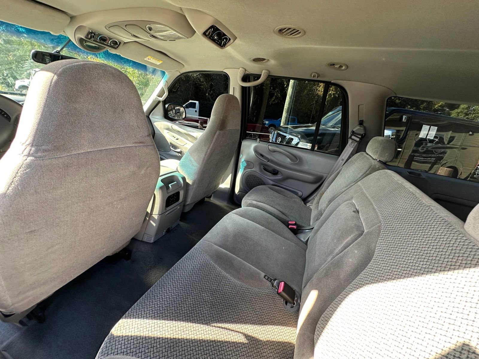 Used 2002 Ford Expedition XLT image 13