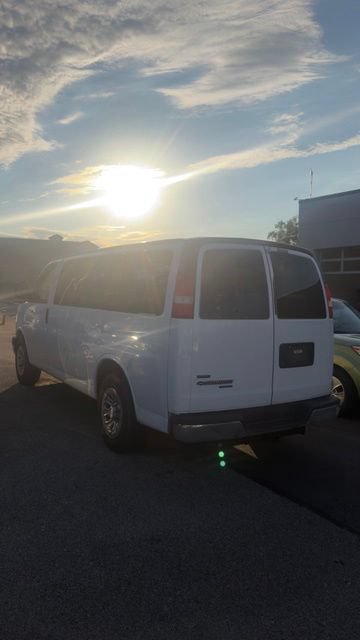 Used 2010 Chevrolet Express 1500 LT w/ LT Preferred Equipment Group RWD image 3