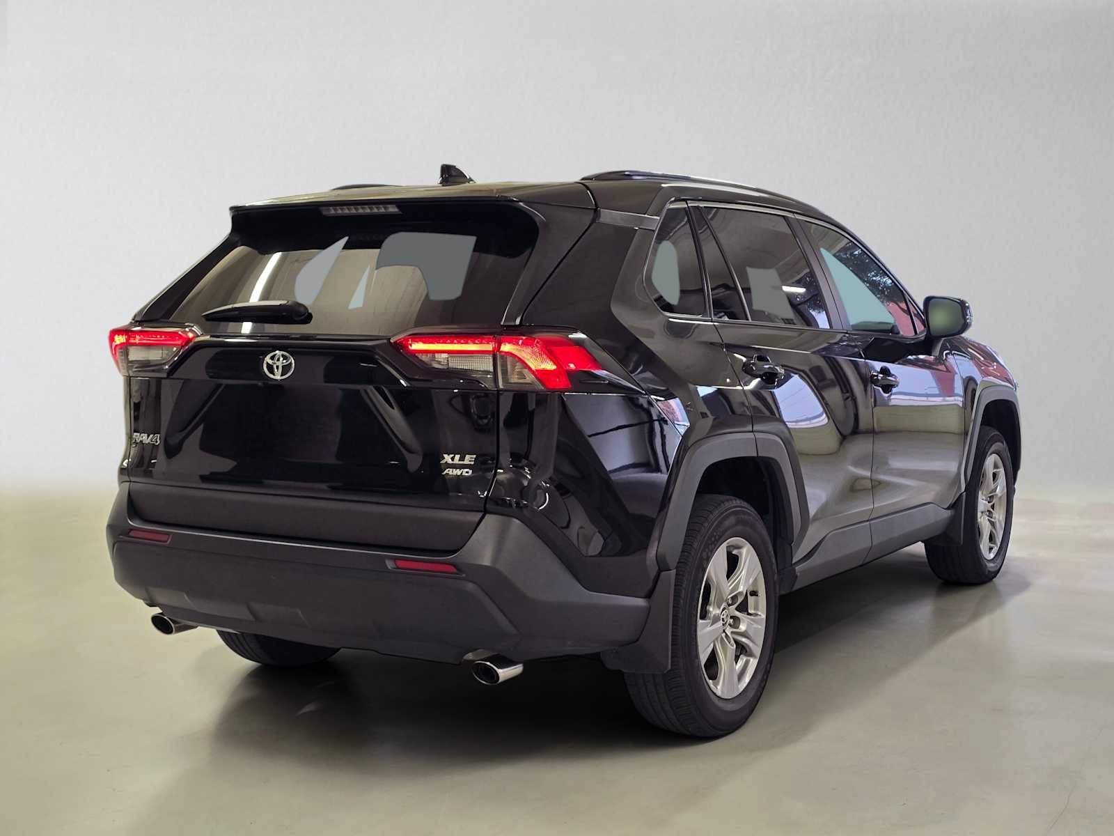 Used 2025 Toyota RAV4 XLE AWD/4WD image 5