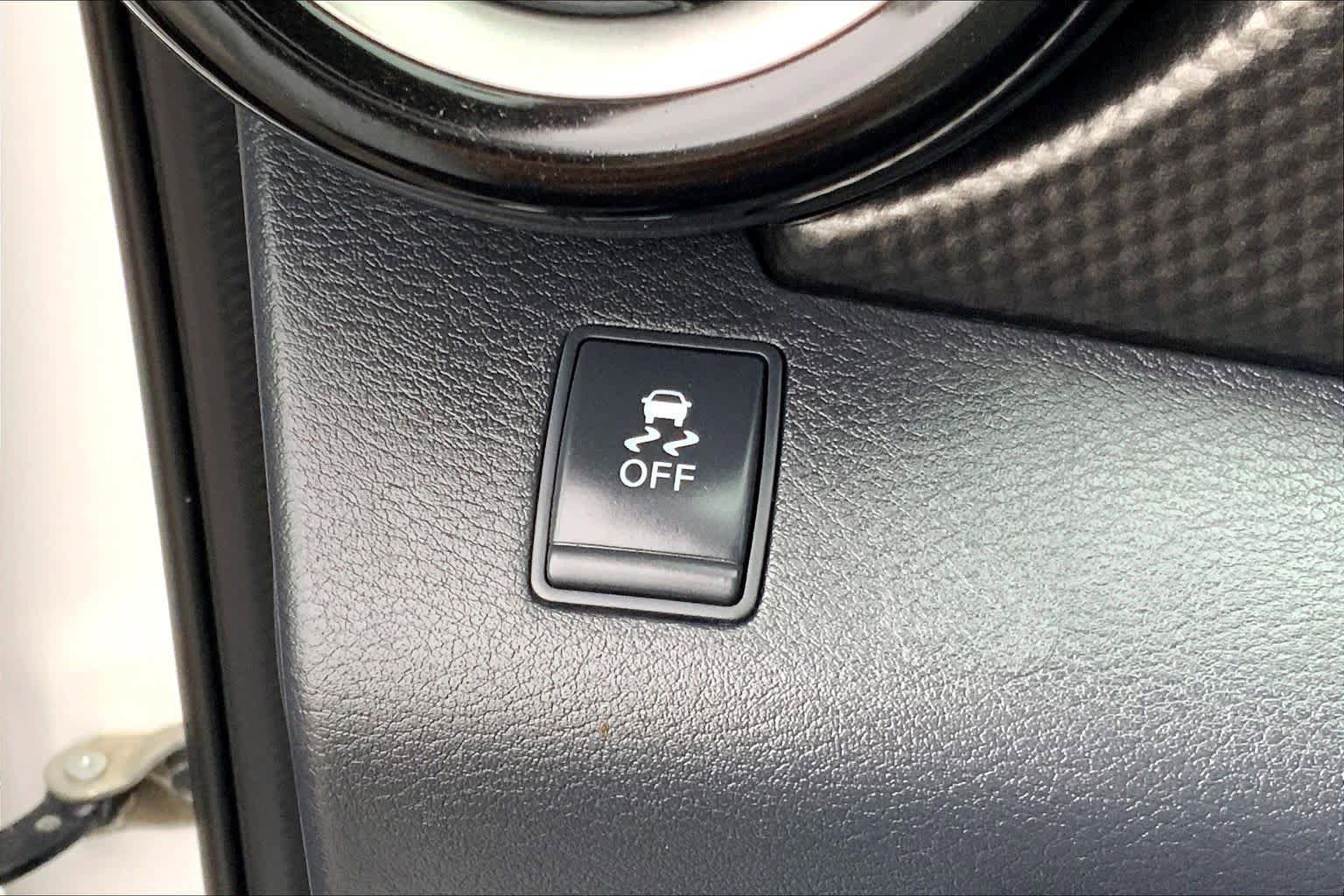 Used 2019 Nissan Kicks SV w/ Exterior Package image 32