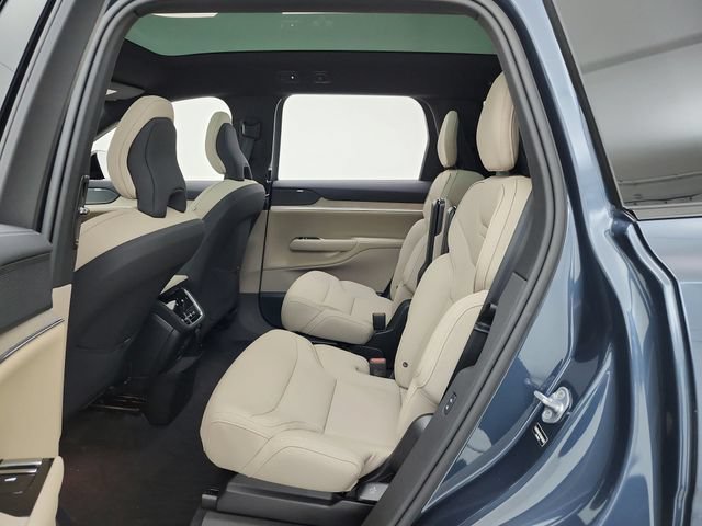 New 2026 Volvo XC90 T8 Plus w/ Protection Package Premier AWD/4WD image 35