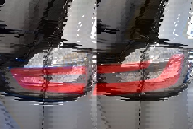 Used 2022 Ford Edge SEL image 12