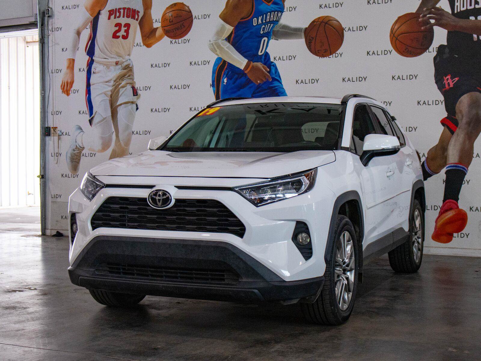 Used 2019 Toyota RAV4 XLE Premium FWD image 21