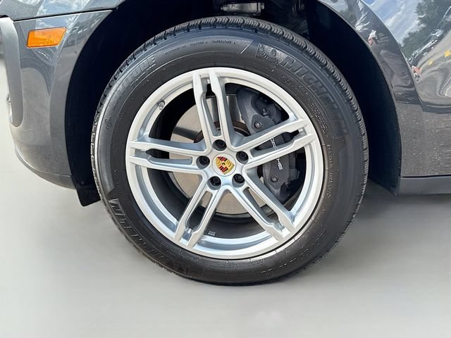 Certified 2025 Porsche Macan AWD/4WD image 42