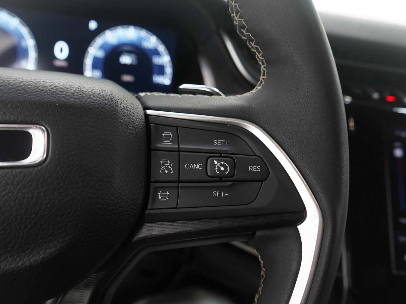 Used 2024 Jeep Grand Cherokee Altitude image 27