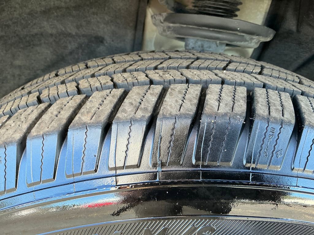 Used 2020 Chevrolet Traverse LT image 35