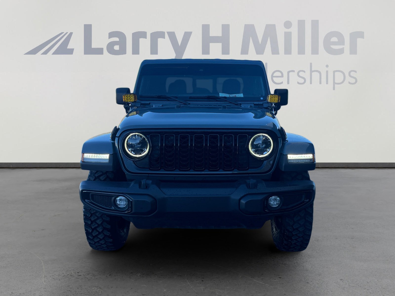 Used 2024 Jeep Gladiator Sport image 8