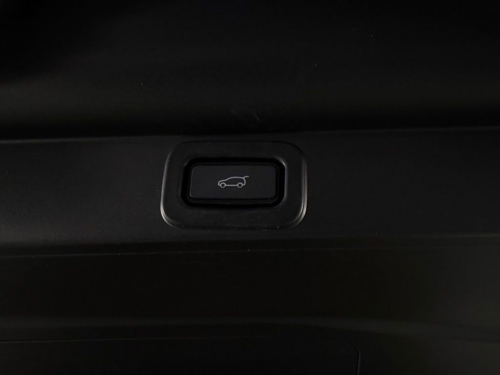 Used 2023 Land Rover Range Rover SE image 32