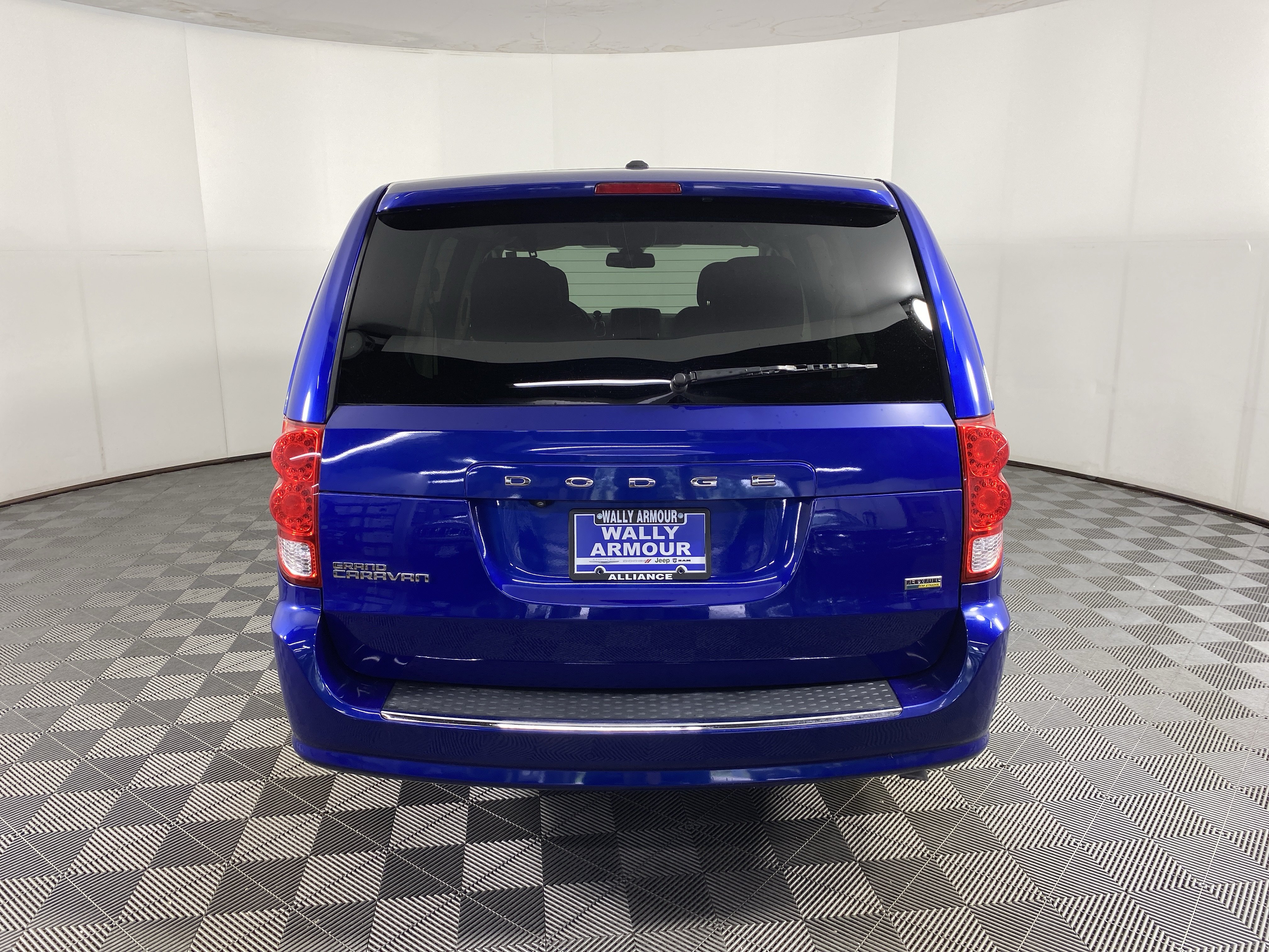 Used 2018 Dodge Grand Caravan SE w/ UConnect Hands-Free Group FWD image 7