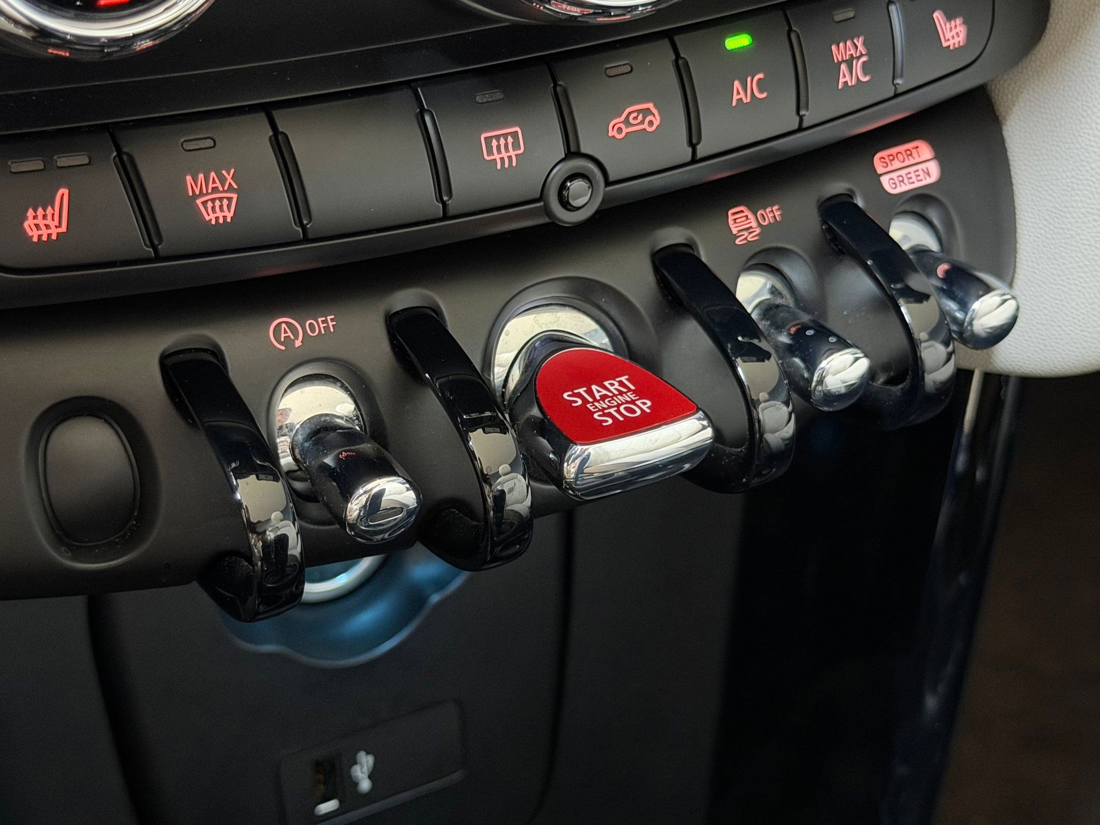 Used 2024 MINI Cooper S w/ Signature Upholstery Package image 32