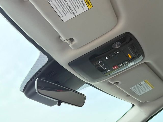Used 2025 Kia Carnival EX FWD image 26