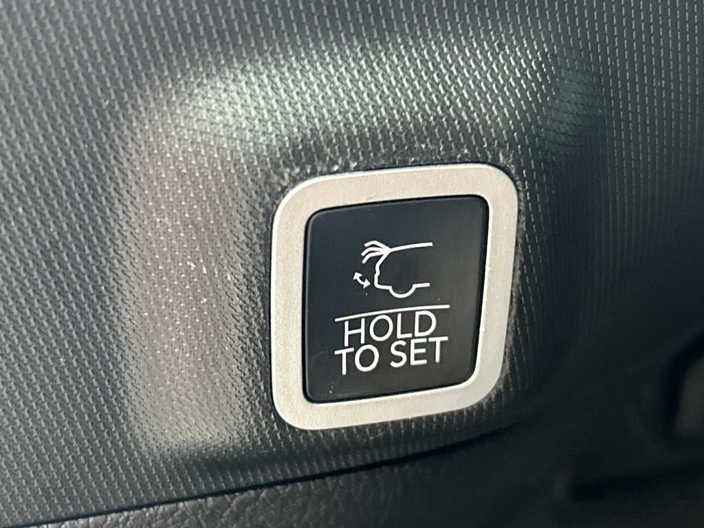 Used 2022 Jeep Grand Cherokee Overland image 14