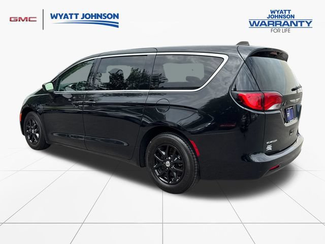 Used 2023 Chrysler Voyager LX FWD image 3